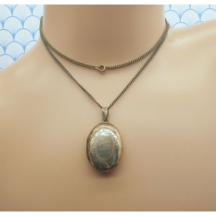 Vintage Large Brass Coloured Metal Etched Design Locket Pendant Necklace