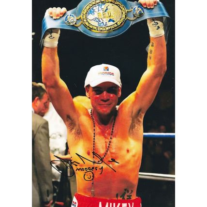 Jamie Moore Boxing Giant 12x9 Hand Signed Photo