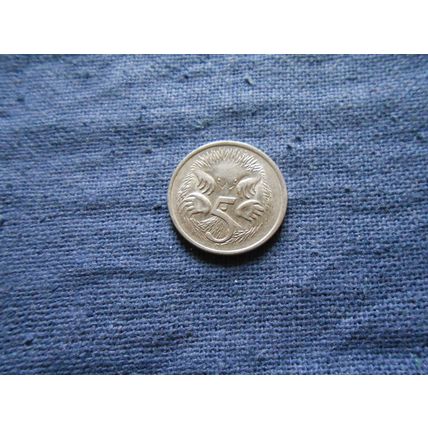 1982 AUSTRALIA 5 CENTS COIN.