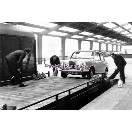 pu3129 - BR - Motorail - Car LMP 896C being loaded onto Trailer - print 6x4