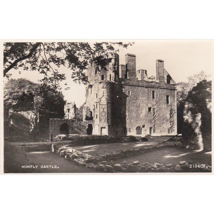 EC84 HUNTLY CASTLE.. RP POSTCARD
