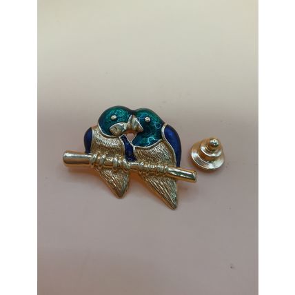 Gold tone pin. Green & blue enamel lovebird, vintage, rare, retro 80s. VGC