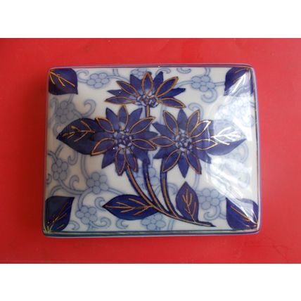 PORCELAIN ? NOT STAMPED BLUE GOLD DECORATION (07/01)