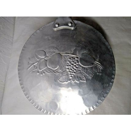 Vintage Everlast Metal 552 Hand Forged Aluminum Butler Pan Fruit Pattern