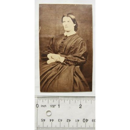 Vintage: original photo of a seated lady