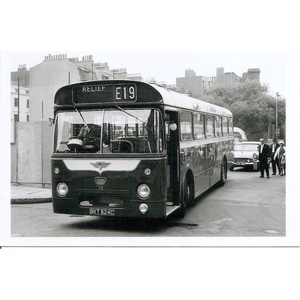 Black & White Photograph of Maidstone & District Motor Services Ltd. - BKT 824C