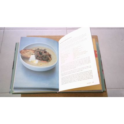 Jamie's Dinners: The Essential Cookbook. Jamie Oliver (1st Edn H/B) 2004