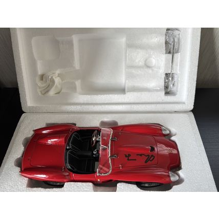 CMC M-071A Ferrari 250 Testa Rossa, 1958 "Pontoon Fender", Signed 1/18 - MINT