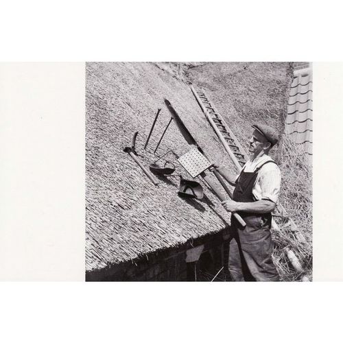 Postcard Thatcher & Tools Norwich Norfolk 1948 Thatch Roof - Hallam Ashley