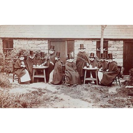 Welsh Women : Photochrom sepia-style post card 6466 pu 1910