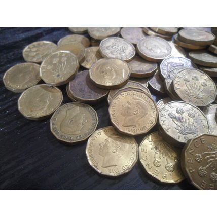 Bulk lot of George VI brass threepences - 100 coins.