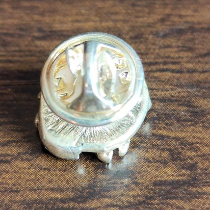 Enamelled Pin Badge Flower Scene Metal in velvet bag 1.2 cm x 1.4 2 Gems cm BA95