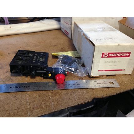 NEW NORGREN MK01GEG35ALPA 3-WAY PNEUMATIC VALVE SECTION,24VOLT,BP 11625294,AY