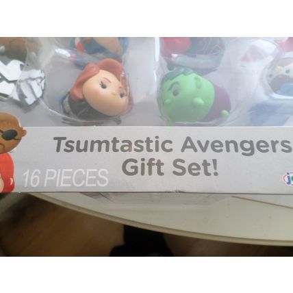 Marvel - Tsum Tsum - 16 Piece Set - Tsumtastic Avengers Gift Set - New / Sealed