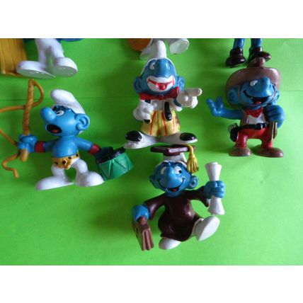 Job lot of 10 smurfs banjo cowgirl smurfette apple lion tamer set1