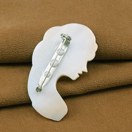 Beautiful Handmade Natural Shell Mother-of -Pearl Pin/ Brooch