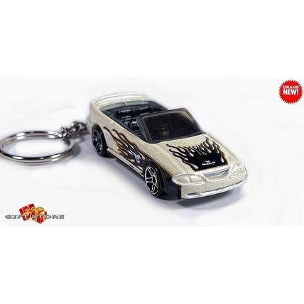 RARE CUSTOM KEYCHAIN WHITE 94~97/98 FORD MUSTANG™ CONVERTIBLE GREAT GIFT