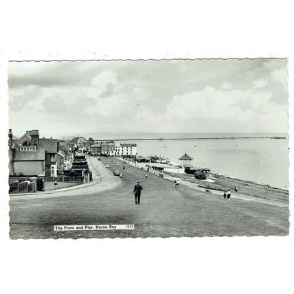 Kent postcard The Front & Pier Herne Bay