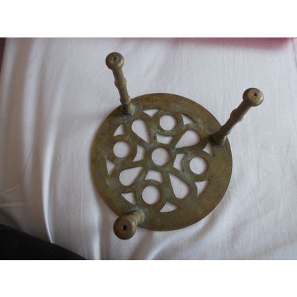 TRIVET BRASS (18/05)