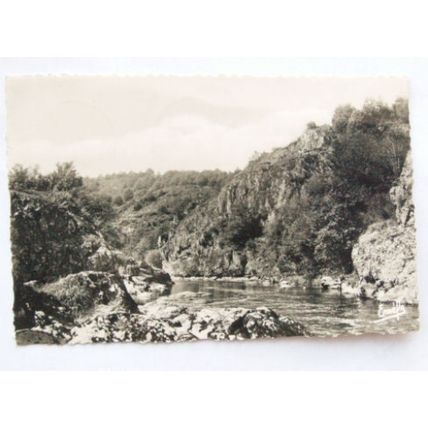 1957 postcard Au Pays Marcois - Les Gorges de la Creuse