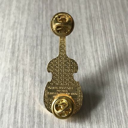 CLEVELAND 1st Anniversary 1999 Upright Base LE GUITAR Hard Rock Cafe PIN HRC
