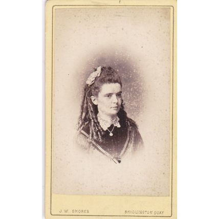VICT. CDV PHOTO -LADY WITH LONG RINGLETS/NECKLACE BY J.W. SHORES,BRIDLINGTON