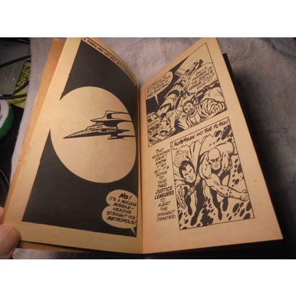 JUSTICE LEAGUE NEWSPAPER STRIP Paperback, DC Comics, 1982!! $20.00 obo!
