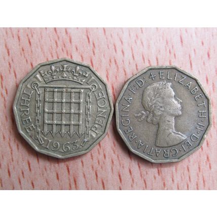 GB 1963 Elizabeth II Brass Threepence 3d Coin