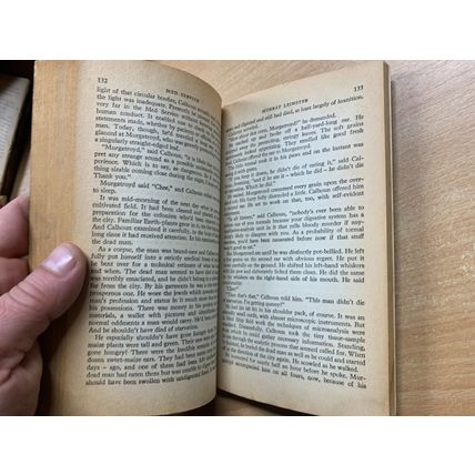 1968 "SCIENCE FICTION SHOWCASE" MARY KORNBLUTH VINTAGE PAPERBACK BOOK (P3)