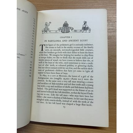 1933 1ST EDITION "THE GIRL THROUGH THE AGES" DOROTHY M STUART HARDBACK BOOK (P4)