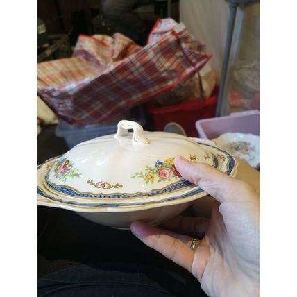 Johnson brothers pareek Lidded Serving Dish
