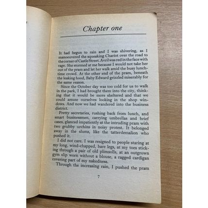 1982 HELEN FORRESTER "LIVERPOOL MISS" AUTOBIOGRAPHY PAPERBACK BOOK (P2)
