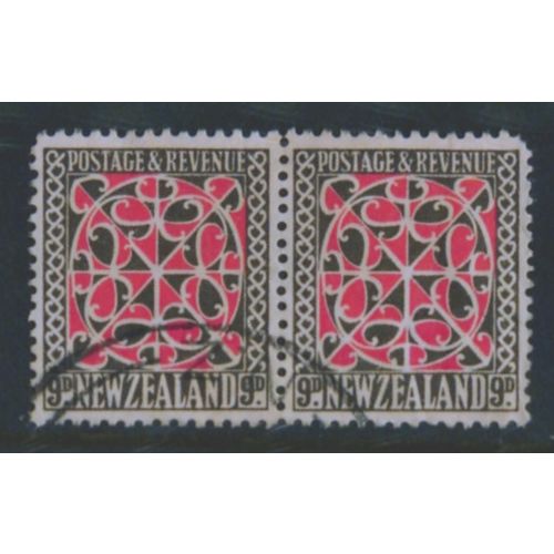 NEW ZEALAND 1935 SG 566 HORZ PAIR 9d SCARLET & BLACK MAORI PANEL FINE USED#5