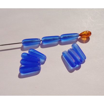 10 Vintage Blue Dagger Drop Glass Beads 15mm x 4mm Frosted and Sliced Side bd104