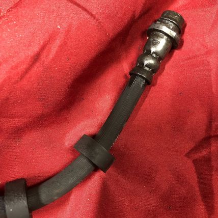 Land Rover LR015386 LR2 Right Front Brake Caliper + LR135810 Hose OEM