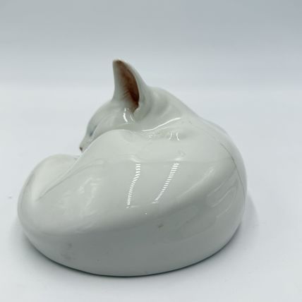 Royal Copenhagen Porcelain CAT SLEEPING Figurine #422 Denmark Cracked Porcelain