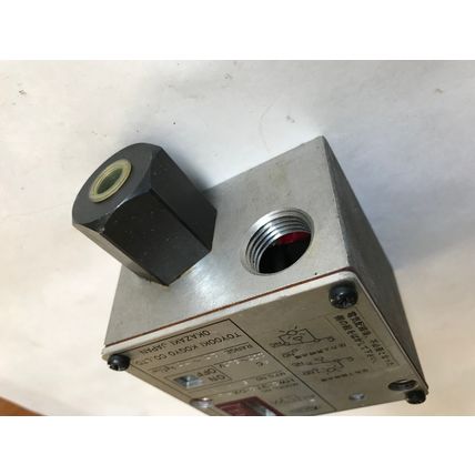 TOYOOKI KOGYO HW1-3T1-02-L PRESSURE SWITCH,8AK,10-70,110-240V,HW1-3T1-O2-L,S  D