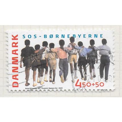 DENMARK DANMARK 2005 SOS SCHOOLS EDUCATION CHARITY CHAIN CHILDREN 4.50Kr+ USED