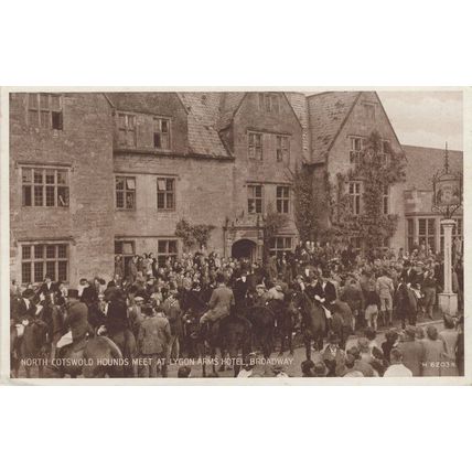 North Cotswold Hounds Lygon Arms Worcester Fox Hunting Postcard