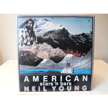 LP. 1977. NEIL YOUNG .AMERICAN STARS N BARS. K54088. RECORD N/M . SLEEVE N/M .