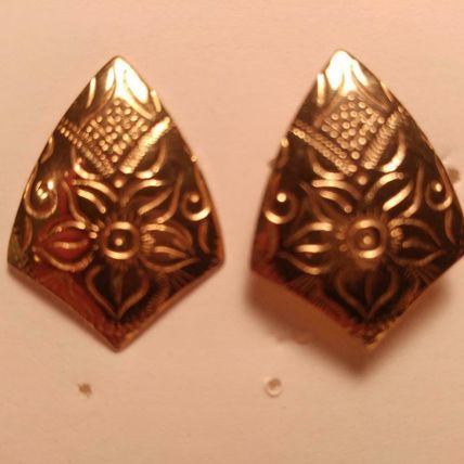 Flower Earrings Gold Etched Pierced Earrings 7/8"
