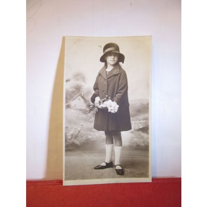 A PRETTY YOUNG GIRL WITH DAFFODILS . photograph postcard blank back =