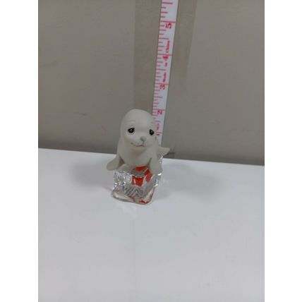 Precious Moments Figurine Fun Club Sealed With A Kiss 2002 Charter Member (A111
