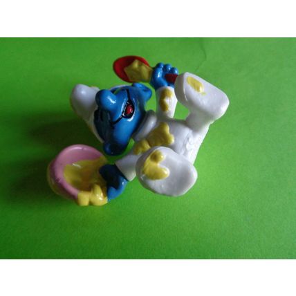 Baby smurf with spoon and bowl