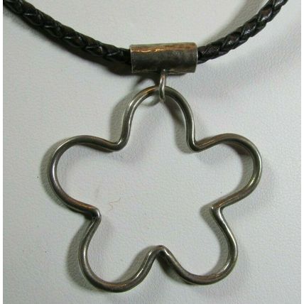 Retired SILPADA Sterling Silver Star Pendant & leather cord Necklace STUNNING