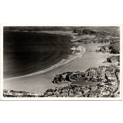 REAL PHOTOGRAPHIC AERIAL-VIEW POSTCARD OF NEWQUAY CORNWALL (4248)