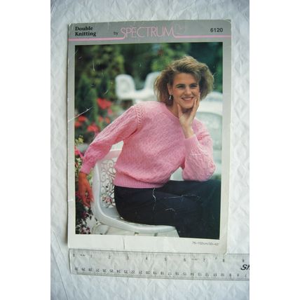 Vintage: Spectrum 6120 ladies sweater, DK, 30-40 inch, 76-102 cm