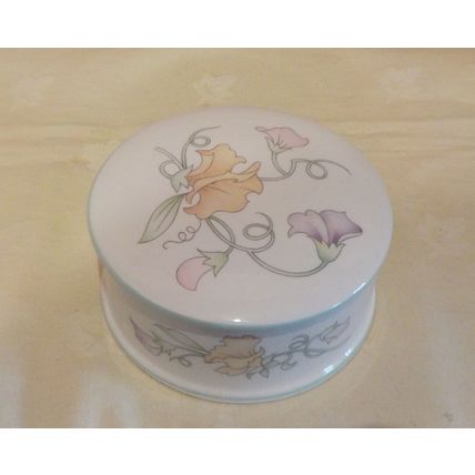 Ceramic Lidded Trinket Pot by Saddler Sweet Pea (approx 9.5cm dia x 4cm high)