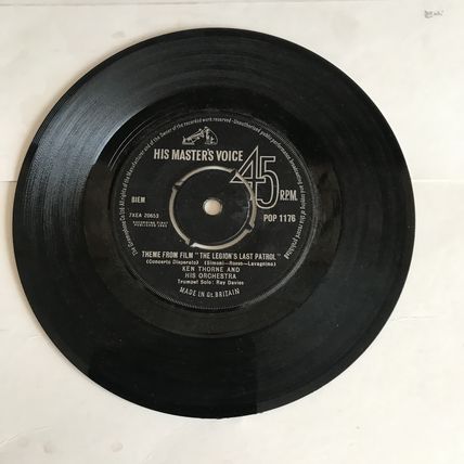 KEN THORNE - Theme from film " the Legion's last patrol" Kisses in - POP 1176