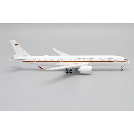 JC WINGS JCLH4246A 1/400 GERMAN AIR FORCE A350 REG: 10+01 FLAP DOWN W/ANTENNA